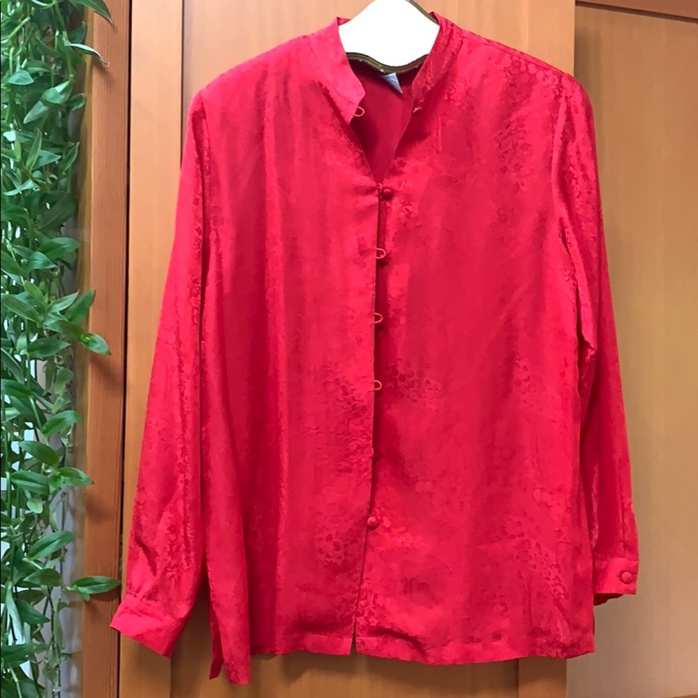 Gorgeous silk blouse with fine details